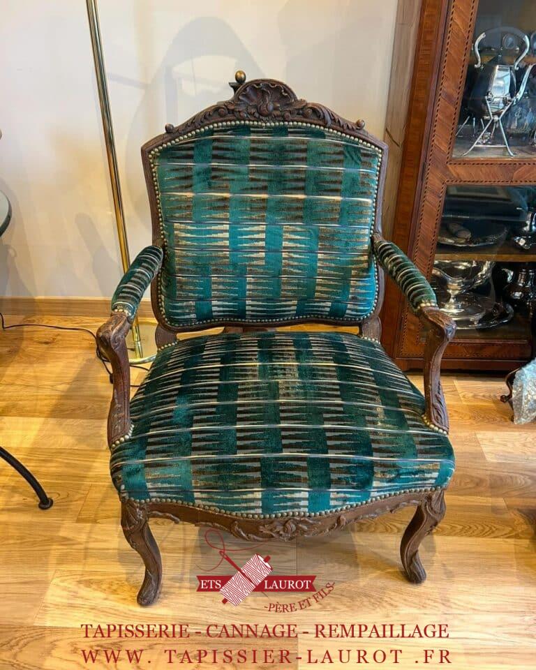 Réfection fauteuil Louis XIV Neuilly sur Seine 92 #hautsdeseine #neuillysurseine #attisan #tapissier #fauteuil