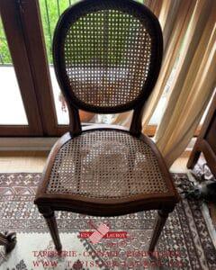 cannage chaises yvelines (78) 24 Réfection assise et dossier cannage Recollage structure bois Bougival 78380 Yvelines #cannage #chaise #artisan #yvelines #bougival