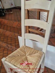 Réfection et restauration de chaises – Yvelines, Val-d’Oise, Hauts-de-Seine 8 Rénovation complète d’une assise en paille – Livraison à Catou (78400, Yvelines)